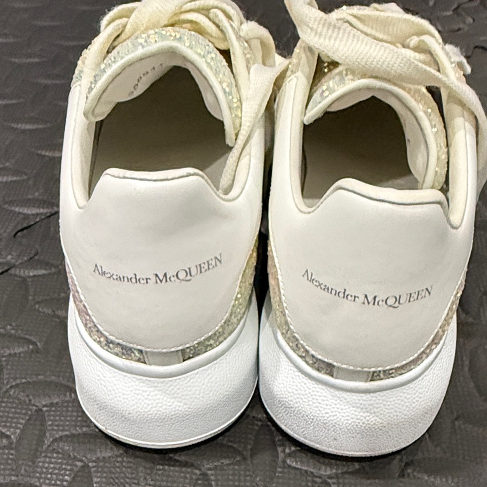 Alexander McQueen iridescent White / Gold platform sneakers
